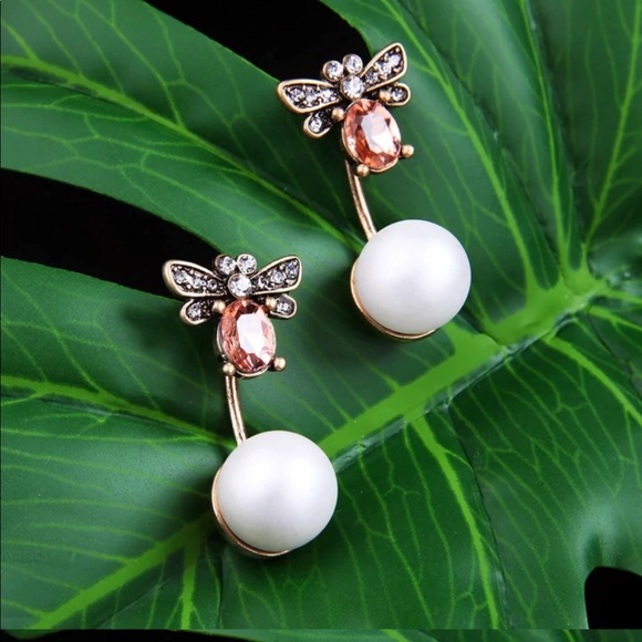 Jewelry - Dragonfly Pearl Earrings